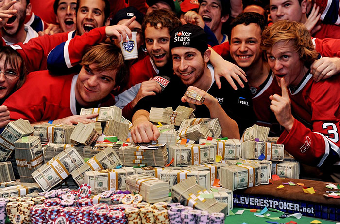 Покерное сообщество: как общение в кругу единомышленников помогает добиться успеха