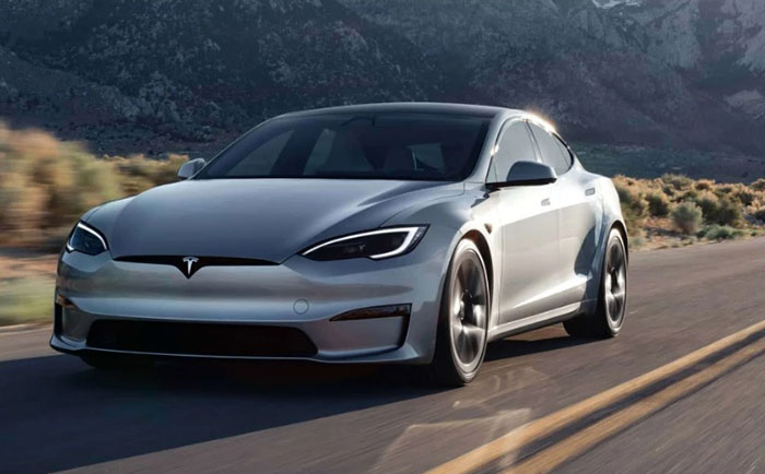 Tesla Model S — авто, яке залишає після себе тишу та враження